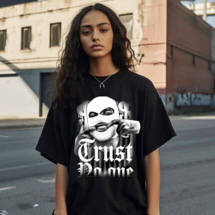 Дамска черна овърсайз тениска trust no one