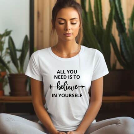 Дамска тениска Believe In Yourself в бял и черен цвят.