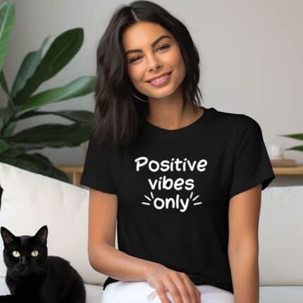 Дамска тениска Positive Vibes Only в бял и черен цвят.
