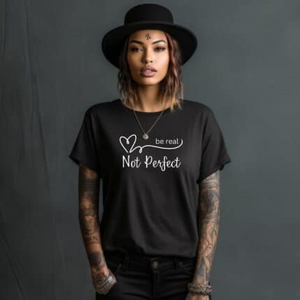 Дамска тениска Be Real Not Perfect в бял и черен цвят.