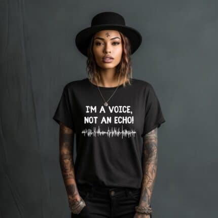 Дамска тениска I'm a Voice, Not an Echo в бял и черен цвят.